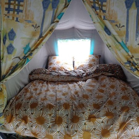 Chez Tombivouac Villa Pierrefonds Bagian luar foto